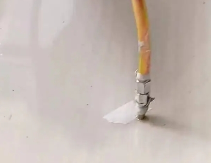 什邡瓷砖空鼓维修公司专业解答在瓷砖铺贴过程中，如果使用的砂料过粗（如全部使用了粗砂），可能会导致以下问题